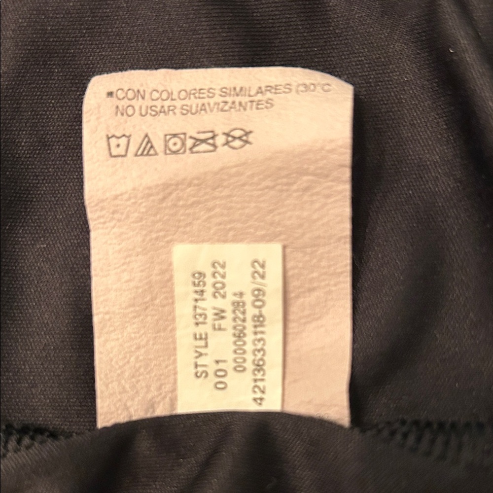 Under Armour HeatGear Women's Black V-Neck Althletic Tee SZ 1X - Picture 7 of 8